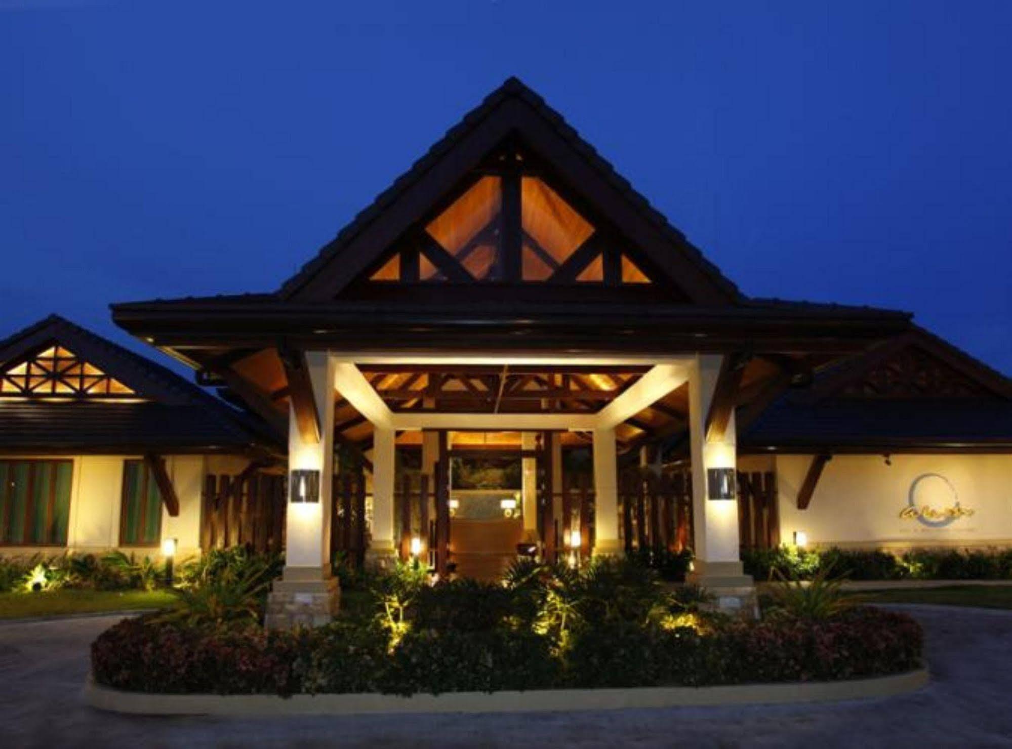 Crimson Resort And Spa - Mactan Island, Cebu Đảo Mactan Ngoại thất bức ảnh